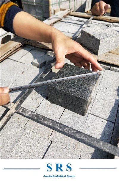 Tamno sivi granitni popločač plamena kocka Kamen za popločavanje šetalište